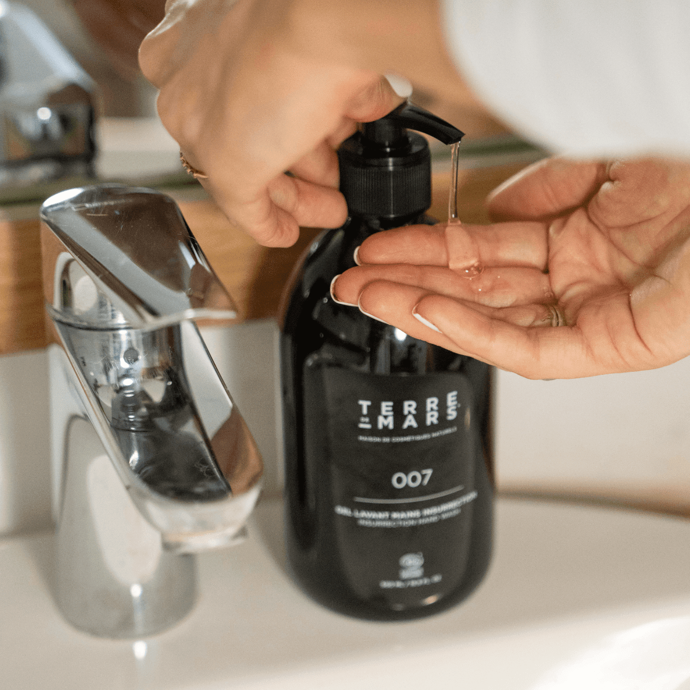 Insurrection Hand Cleansing gel - Image 2