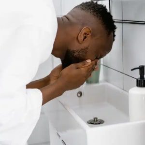 Gommage visage homme, le guide ultime
