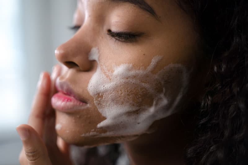Comment utiliser un gel nettoyant visage ?