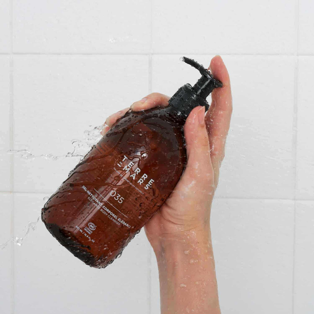 Elégance Body Cleansing Gel - Designed to leave skin feeling fresh without drying it out, it lets you enjoy a relaxing ritual, with the soothing scent of white tea. Suitable for sensitive skin. Certified