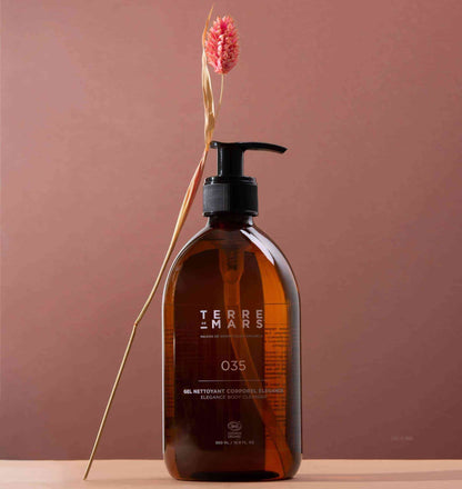Elégance Body Cleansing Gel - Designed to leave skin feeling fresh without drying it out, it lets you enjoy a relaxing ritual, infused with the soothing scent of white tea. Suitable for sensitive skin. Certified