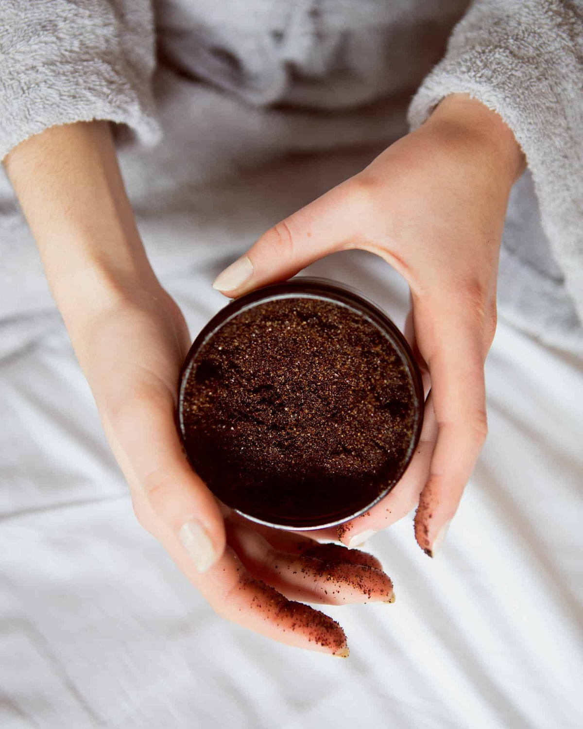 Résurgence Scrub - A staple of traditional self-care rituals, coffee scrubs are known in many parts of the world for revitalizing and protecting the skin. Résurgence gently removes dead skin cells and leaves the